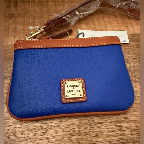 Dooney & Bourke Blue and Brown Pebble Grain Wristlet NWT - Picture 3 of 6